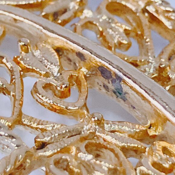 Vintage Gold Tone Filigree Leaf Butterfly Brooch Mid Century Delicate Jewelry - Picture 9 of 10